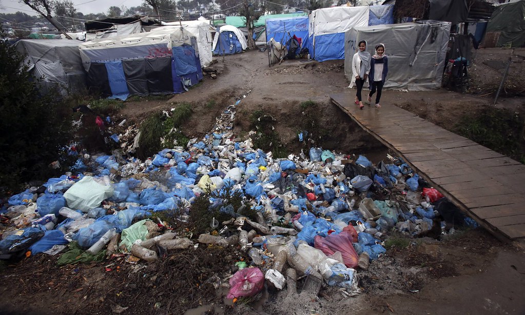 目前有28,000名難民居住在環境髒亂的摩利亞營地。（圖片來源：Miloš Bičanski/Getty）