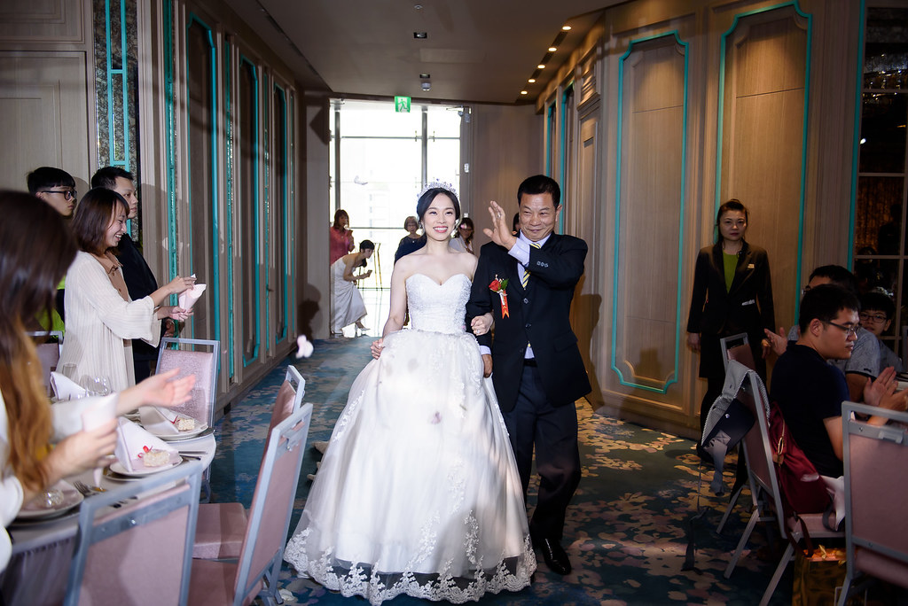 [婚禮攝影]家瑋曉婷 文定迎娶午宴 @六福萬怡酒店-最專業的團隊完成每場完美婚禮紀錄，拍的不只好更要快! #婚攝