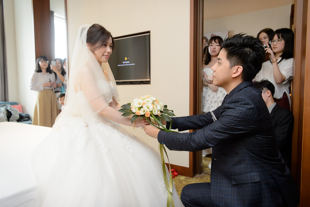[婚禮攝影]家瑋曉婷 文定迎娶午宴 @六福萬怡酒店-最專業的團隊完成每場完美婚禮紀錄，拍的不只好更要快! #婚禮拍立得