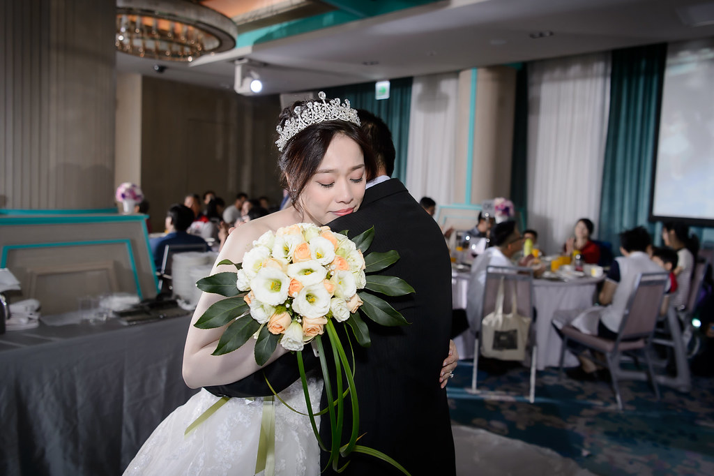 [婚禮攝影]家瑋曉婷 文定迎娶午宴 @六福萬怡酒店-最專業的團隊完成每場完美婚禮紀錄，拍的不只好更要快! #台北婚攝