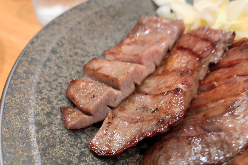 東京駅味の牛たん㐂助特切り厚焼牛たんの厚み