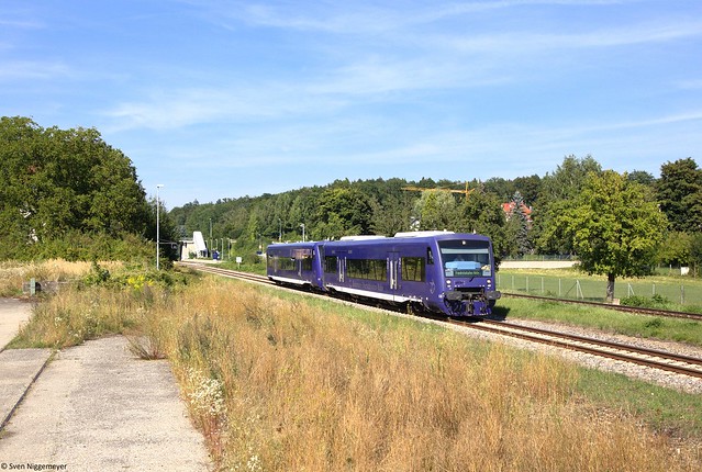 VT68 und VT63 der Bodensee-Oberschwaben-Bahn auf der Fahrt nach Friedrichshafen Hafen bei Mochenwangen am 21.08.13