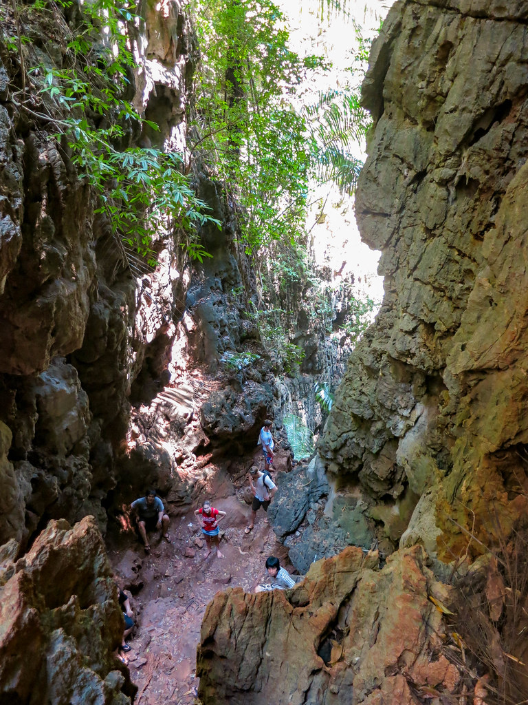 Hiking up to the Railey viewpoint