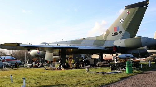 AVRO VULCAN XM575 AEROPARK | by toowoomba surfer