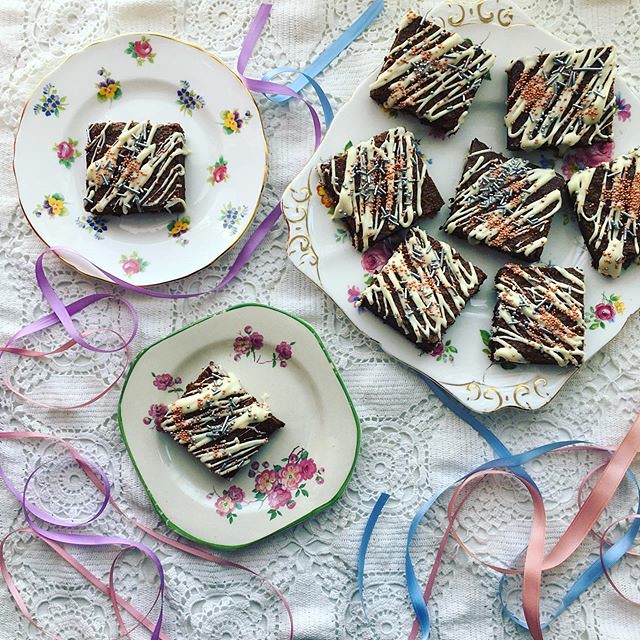 Birthday brownies. Being stuck at home with mum and dad isn’t quite the way my daughter planned to celebrate her 16th birthday. But us all being safe and well is a welcome present. . . . . . #stayhomebirthday2020 #16thbirthday #nestandcreate #frommylittle