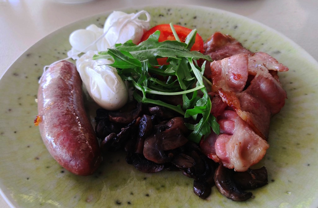 Hot breakfast of sausage, bacon, mushrooms and poached eggs at Webersburg: 