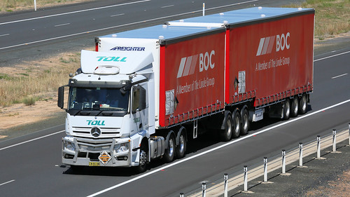 rivet daf xf merc mercedes benz actros toll boc freightliner porsche flyover holbrook nsw new south wales area hp horsepower big rig haul freight cabover trucker drive transport delivery bulk lorry hgv wagon road highway nose semi trailer cargo interstate articulated vehicle load freighter ship motor engine power teamster truck tractor prime mover diesel injected driver cab cabin wheel exhaust double b australia australian rest hume star