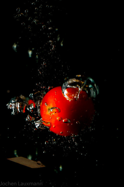 Tomate am abtauchen / Tomato diving down