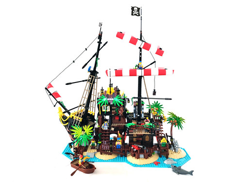 LEGO Ideas Pirates of Barracuda Bay (21322)