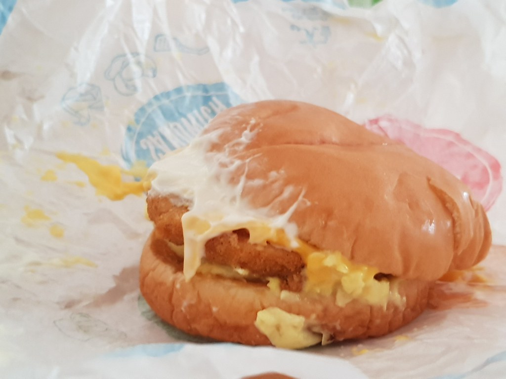 脆皮雞肉雞蛋三明治 Crispy Chicken & Scramble Egg Sandwich rm$6.42 (rm$6.81 w/Tax) & 拿铁 Latte rm$6.70 @ 麦当劳 McDonald's Drive Thru SS15
