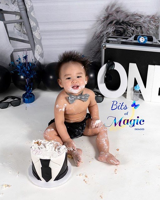 Baby Elliott spent some time in my studio recently to celebrate his first birthday with a #boss baby themed session! #sanjosebabyphotographer #photographallthebabies #siliconvalleybabyphotographer #bitsofmagicimages #birthdaysession #firstbirthday #birthd