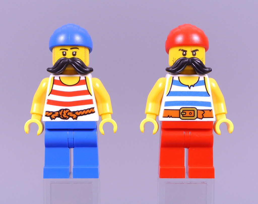 LEGO Yellow Castle Pirates Neck Epaulette Minifigure Neck Accessory 