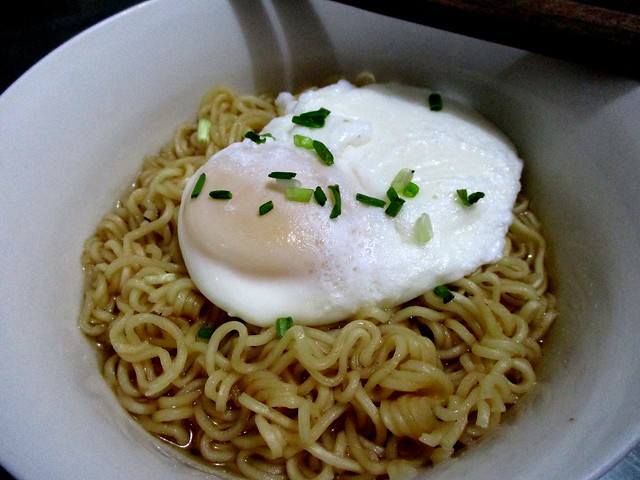Instant noodles with poached egg