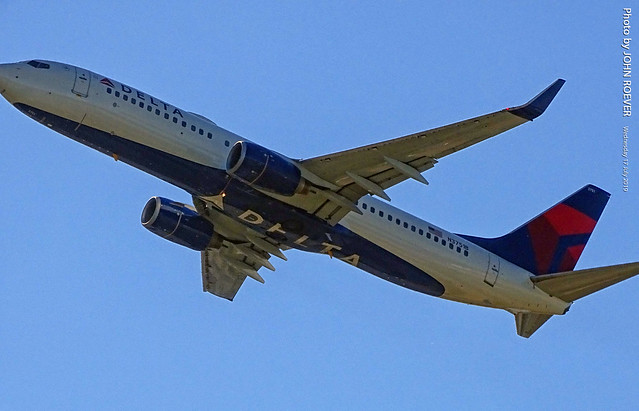 Delta 737 Takeoff from MSP, 17 July 2019