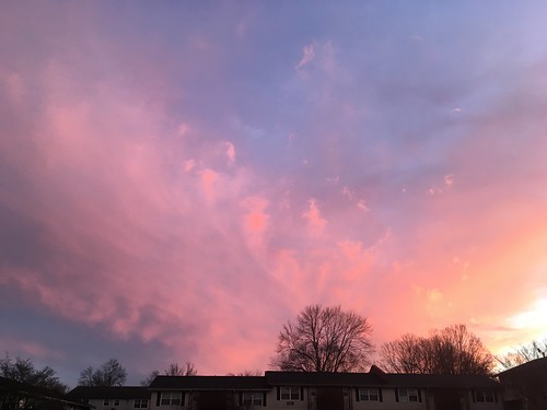 tuesday evening late january 2019 mmxix greensboro north carolina sunset pretty colors sky pink purple clouds gate city photography picture smartphone camera photograph natural beauty outdoors gorgeous view stunning striking scenery