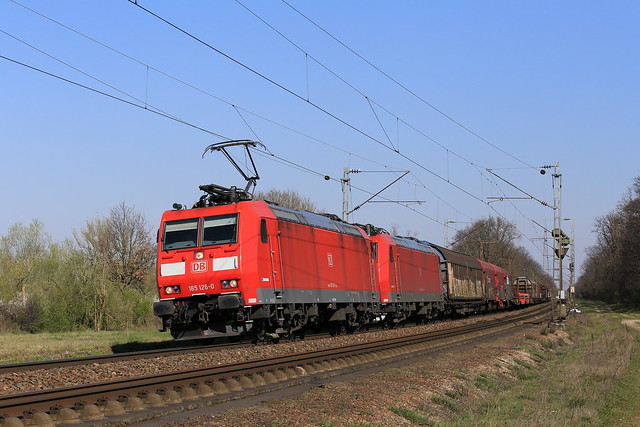 DB Cargo 185 126-0 und 185 132-8 Stahlzug, Waghäusel