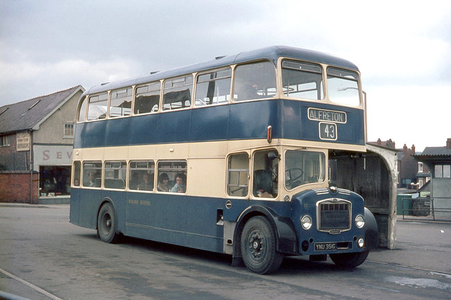 Midland General Omnibus Co . 313 YNU351G . Alfreton Bus Station , Derbyshire . Sunday lunchtime 27th-March-1970 .