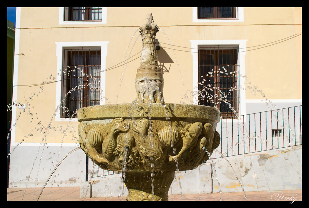 Fuente en plaza de las Moreras