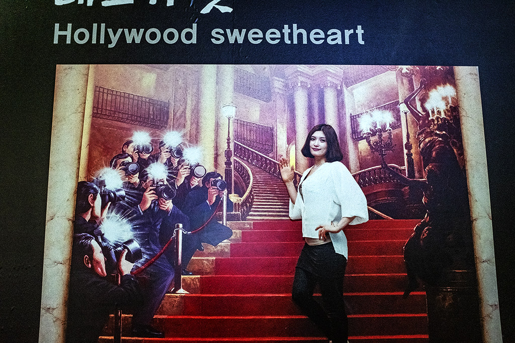 Hollywood sweetheart at bus station--Changwon