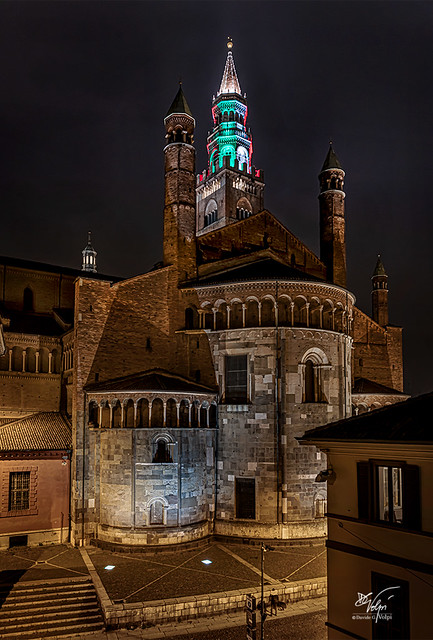 Cremona, il Torrazzo tricolore