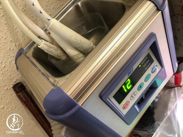 金属パーツは超音波洗浄機で様子みながら時間や酸濃度を調整して洗浄します。当店では食品用のクエン酸を使用しています。
