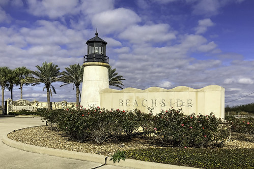 palacios texas usa coast coastal image iphone lighthouse photo photograph residential sign f18 mabrycampbell january 2019 january212019 img9863 399mm ¹⁄₄₀₀₀sec iso20 iphone8backcamera399mmf18
