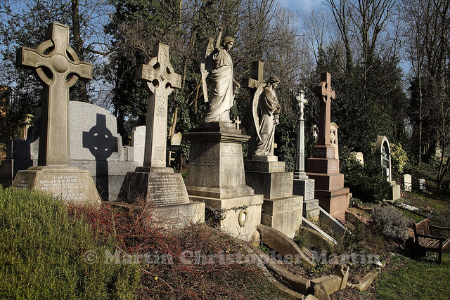 Highgate Cemetery 01