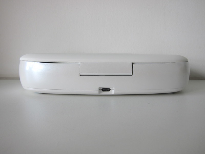 Momax Q.Power UV-Box - Back - USB-C Port Momax Q.Power UV-Box - Back - USB-C Port
