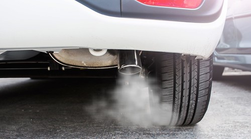 Emissões de automóveis novos em pico desde 2014