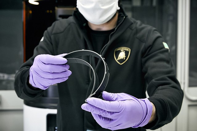 Lamborghini 運用超跑產線，生產醫用外科口罩及醫用防護面罩；以行動抵禦新型冠狀病毒肺炎 (6)