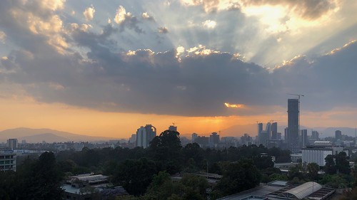 addisababa addisabeba ethiopia etiopien sunset solnedgång sky himmel moln skyline