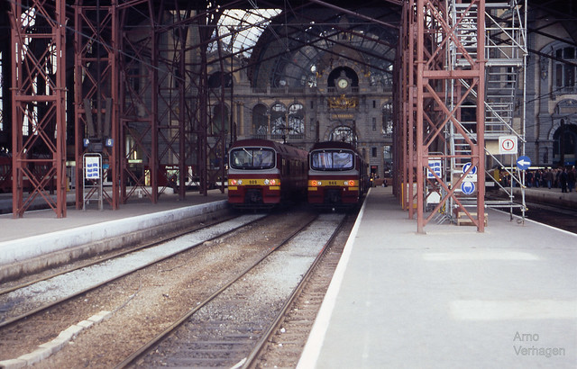 1996 | NMBS 909 en 946 te Antwerpen Centraal