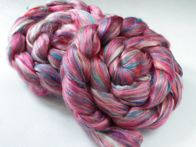 135g Karma Blend Bamboo, Recycled Sari Silk and Mint eco friendly combed top/roving spinning fibre – ‘Moonage Daydream’