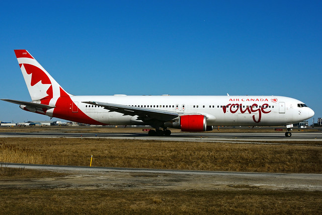 C-GEOU (Air Canada rouge)