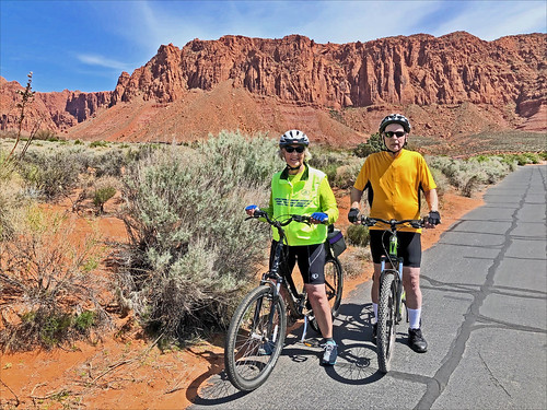bicycling cycling patricia kayenta dl road landscape utah sandstone desert cliffs mojave redrocks southernutah redmountain