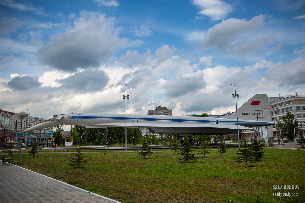 Памятник Ту-144 в Казани