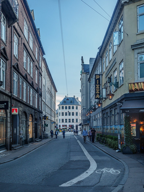 Calle en Copenhague al atardecer