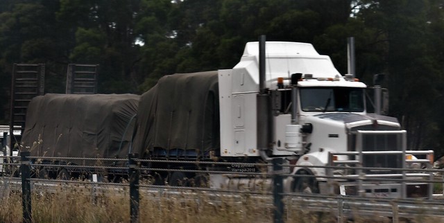 Kenworth with Dropdeck on the Eastbound Warragul