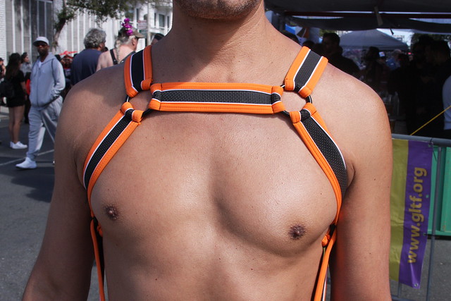 HELLA SEXY YOUNG MUSCLE HUNK ! ~ FOLSOM STREET FAIR 2019 ! ( safe photo )