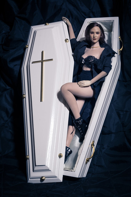 Gothic phiecen & Xzagone 1/6 Coffin