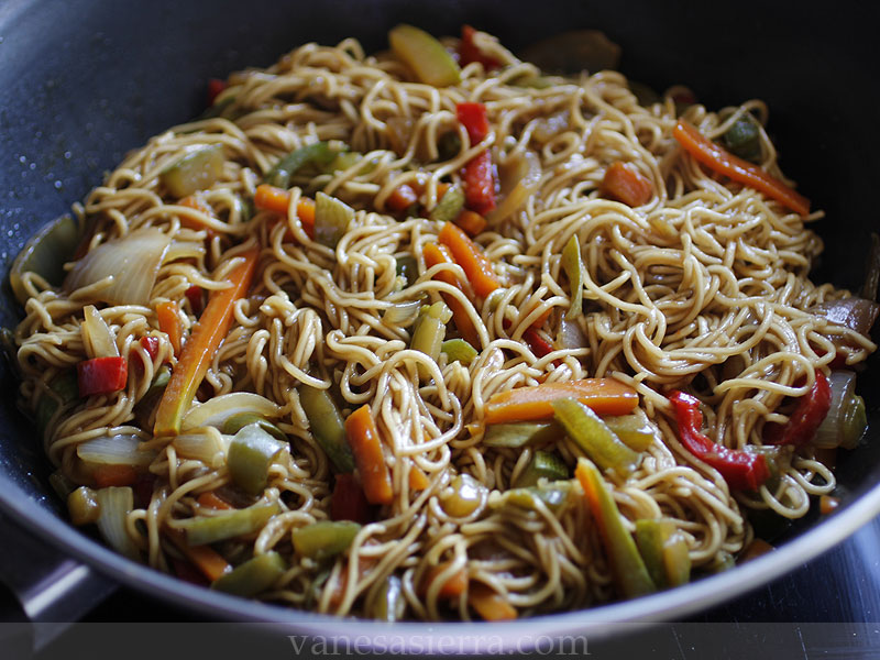 Vanesa Sierra | Fotografía de comida y recetas - Photography food and  recipes: Fideos chinos con verduras (noodles con verduras), receta china