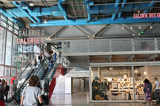 Paris - Pompidou lobby store