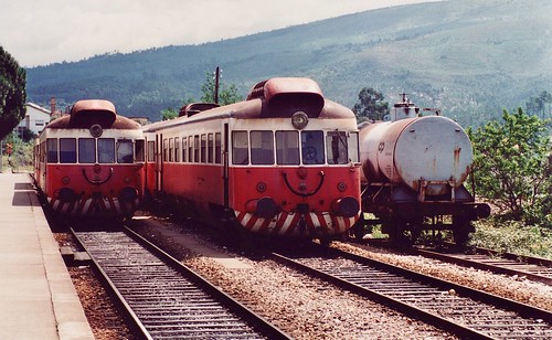 portugal train allan cp railcar broadgauge vialarga linhadalousã serpins iberiangauge railway ramaldalousã bitolaibérica