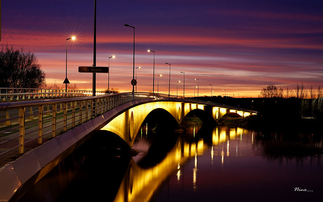 Crepúsculo y puente...
