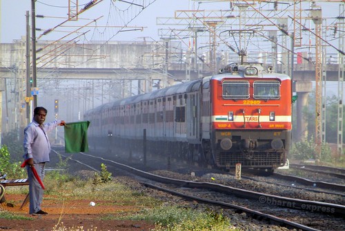 railclicks bharatexpress 12389 gaya chennai egmore superfast express itarsi wap4 22985 indianrailways bhartiyarail electric locomotive photooftheday canon canonphotography photooftheweek photography indiaclicks indiapictures