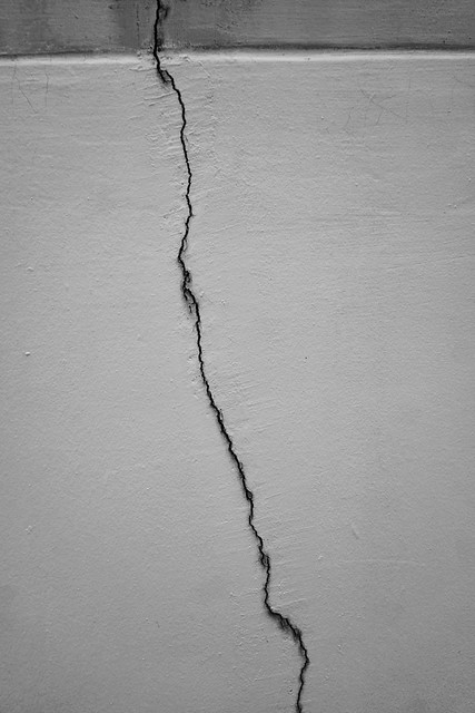 100/366: the crack - a line in sharp decline
