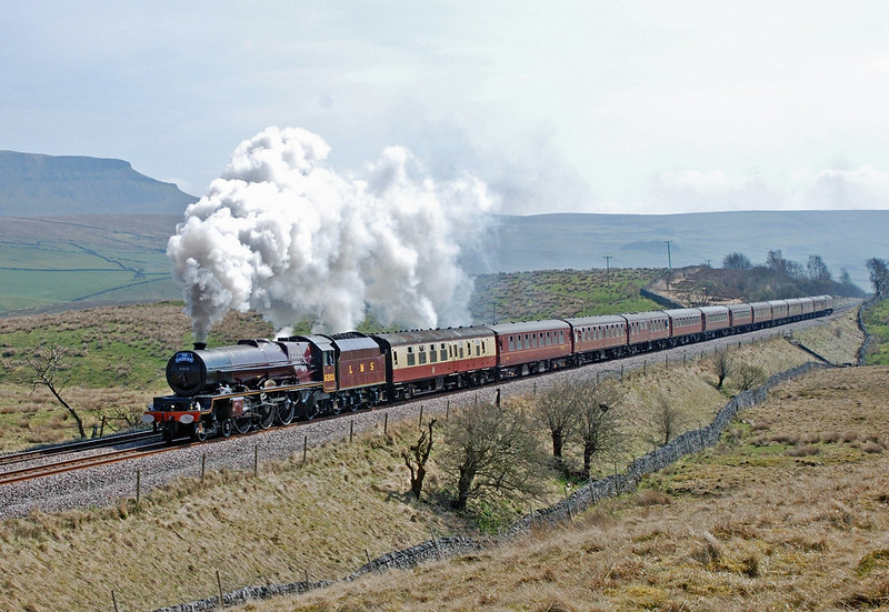 Awkward lighting conditions as Lizzie works north with the Hadrian on 17/4/2010
Copyright David Price
No unauthorised use
