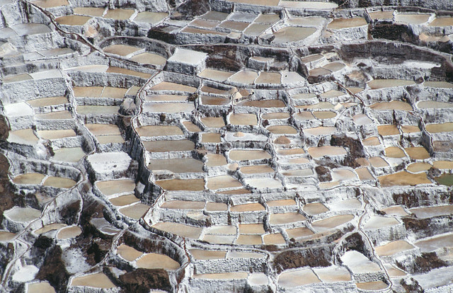Explotación artesanal de sal - Salineras de Maras (Perú) - 12