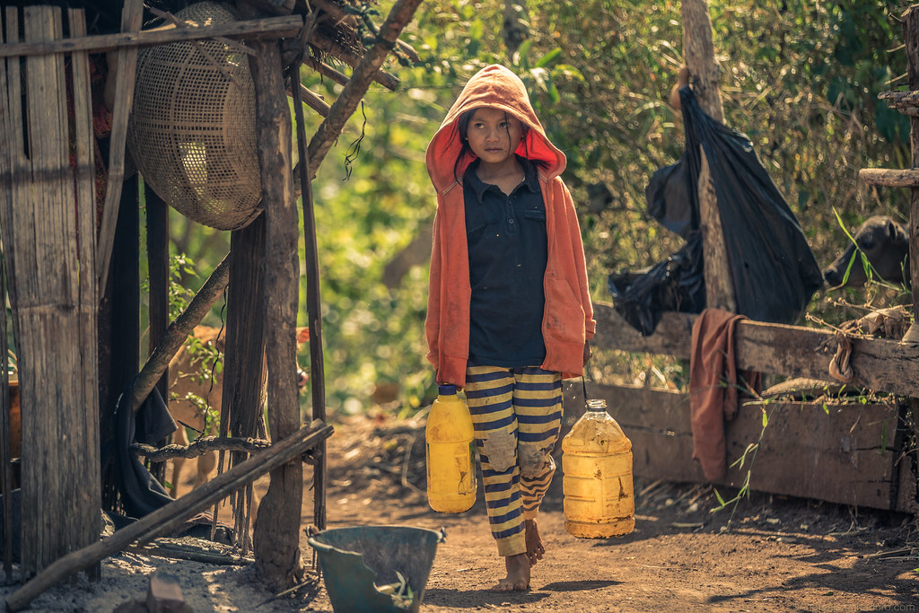 Water | A child carrying some water on a remote village in M… | Flickr