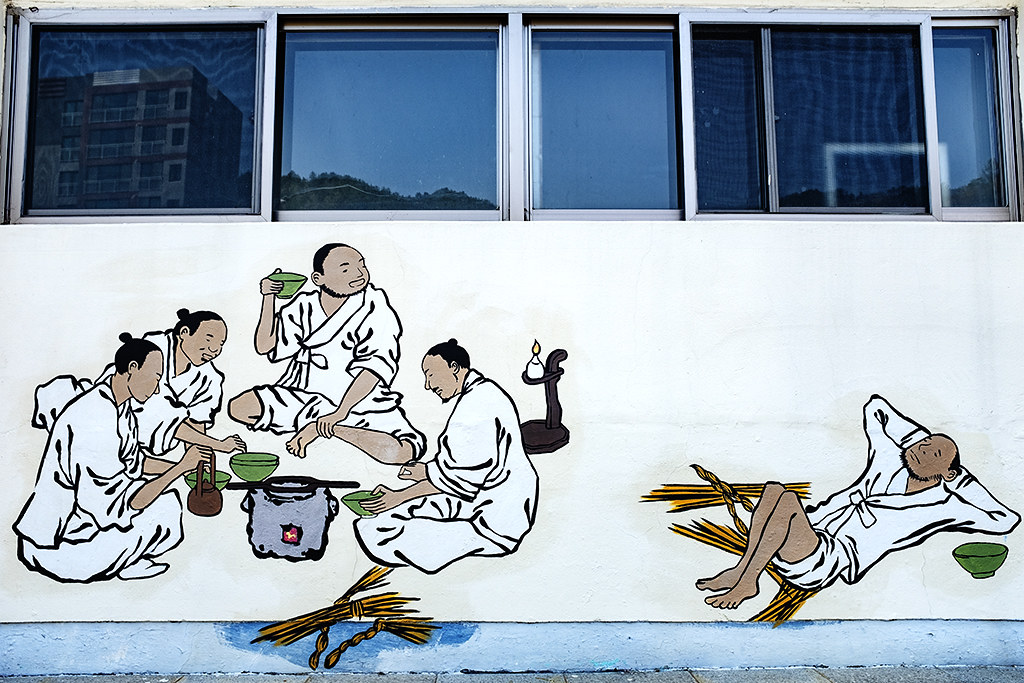 Mural of a traditional scene on modern building--Hadong 2
